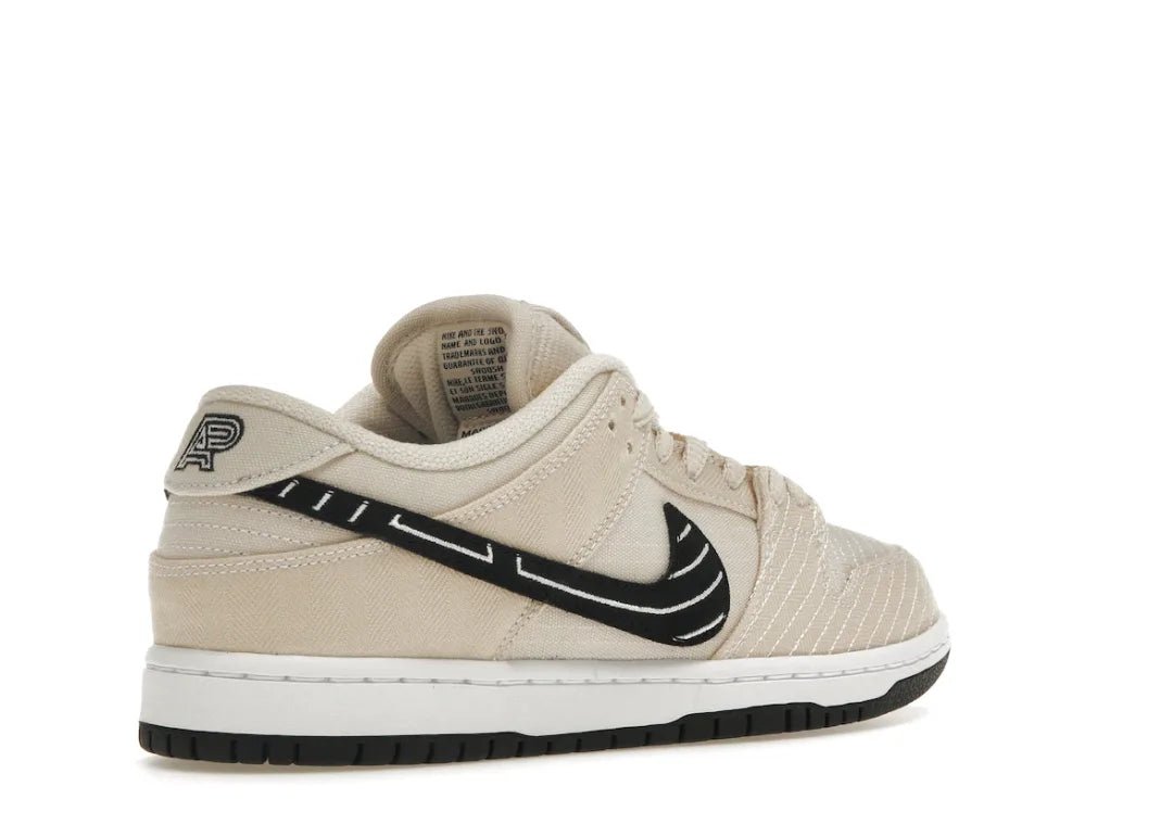 Nike SB Dunk Low Albino & Preto - PLUGSNEAKRS